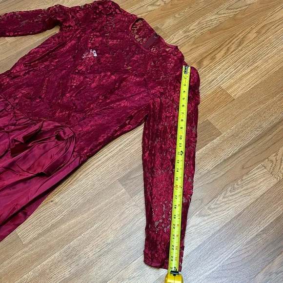 Vintage unbranded luxurious red satin and lace long sleeve maxi gown. Size 18W. - Picture 14 of 17